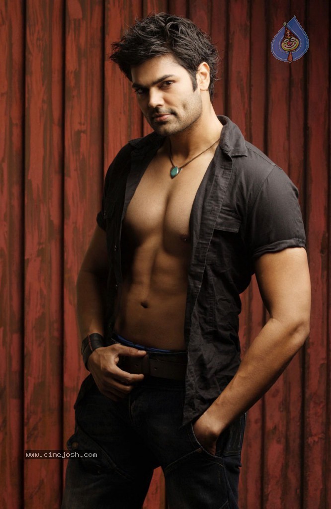 Ganesh Venkatraman Stills in Dhamarukam - 14 / 64 photos