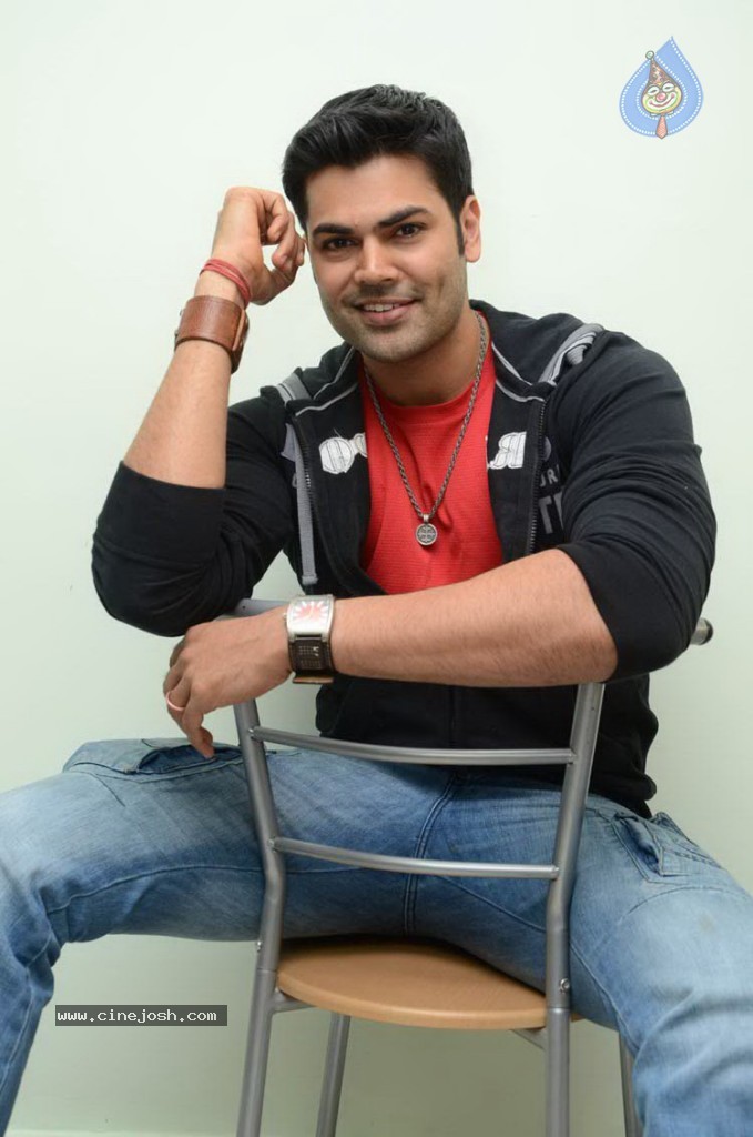 Ganesh Venkatraman Stills in Dhamarukam - 33 / 64 photos