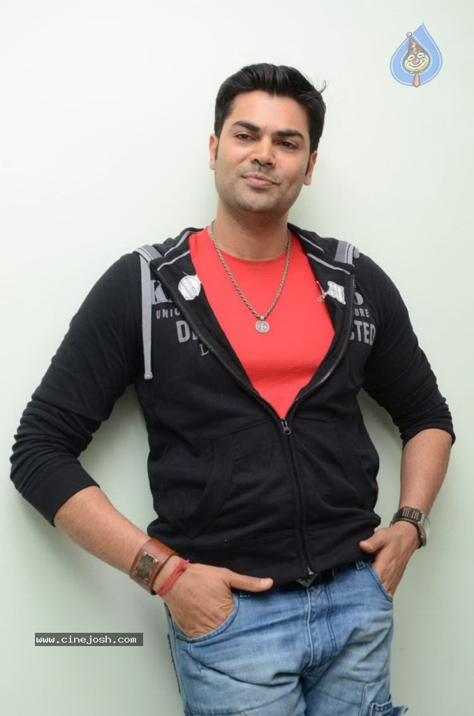 Ganesh Venkatraman Stills in Dhamarukam - 36 / 64 photos