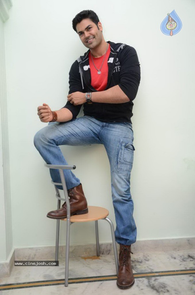 Ganesh Venkatraman Stills in Dhamarukam - 39 / 64 photos