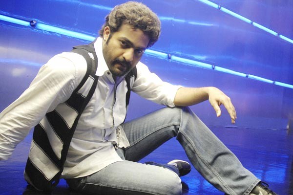 Jr NTR In Adurs - 11 / 43 photos