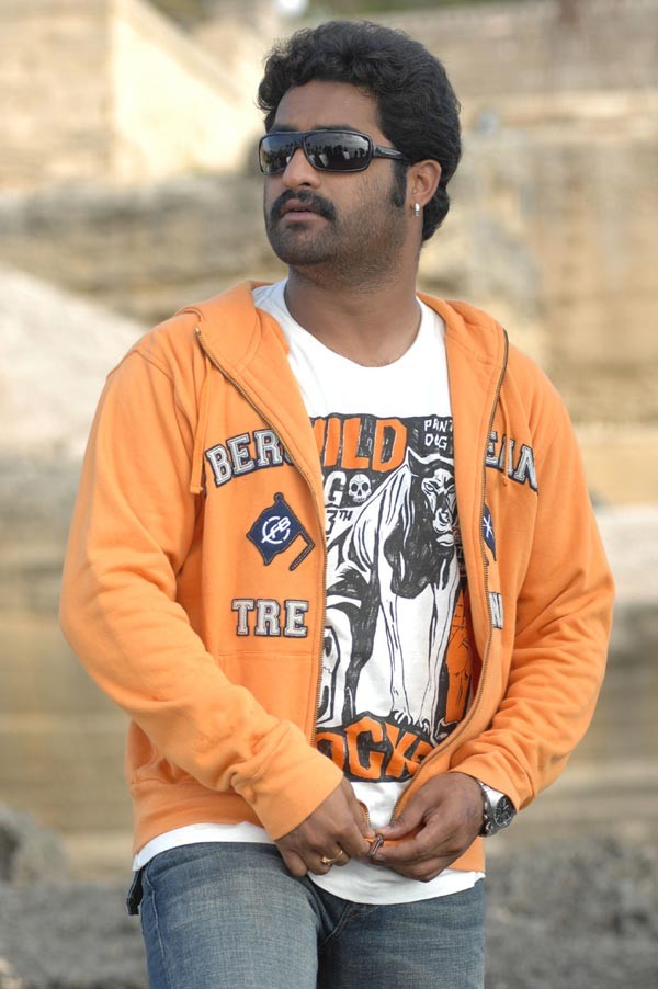 Jr NTR In Adurs - 23 / 43 photos