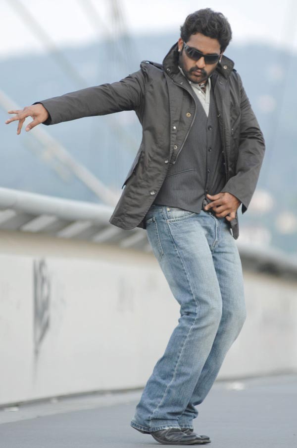 Jr NTR In Adurs - 37 / 43 photos