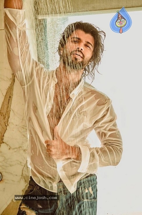 Vijay Deverakonda Stills - 1 / 3 photos