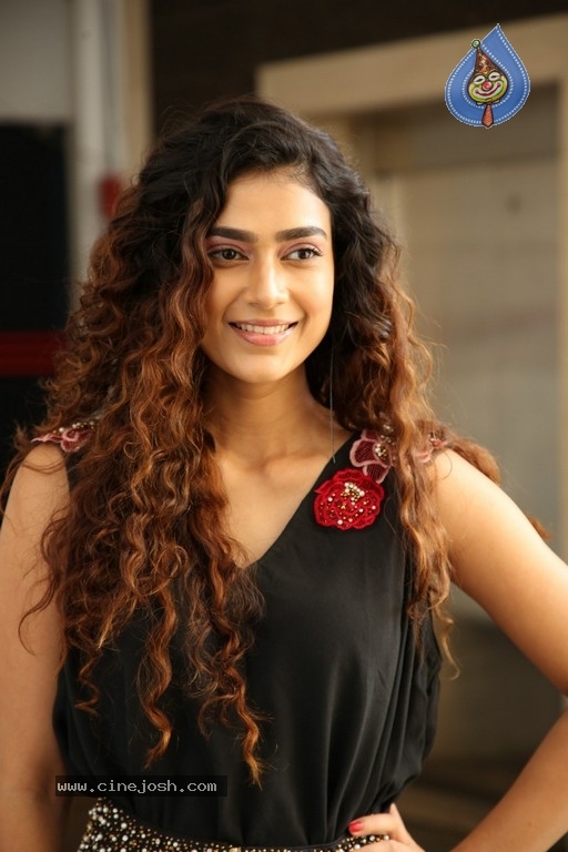 Aakanksha Singh Images - 7 / 14 photos