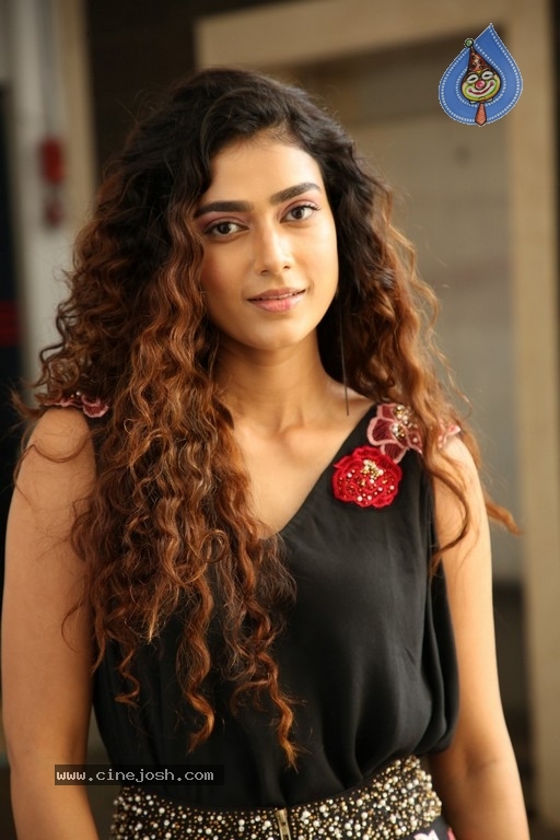 Aakanksha Singh Images - 8 / 14 photos