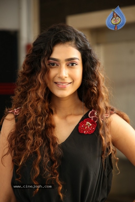 Aakanksha Singh Images - 9 / 14 photos