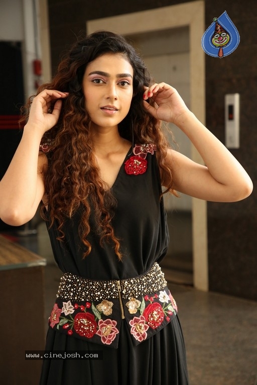 Aakanksha Singh Images - 14 / 14 photos