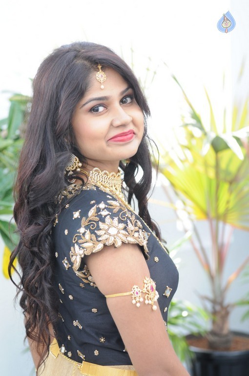 Aanya New Photos - 5 / 20 photos