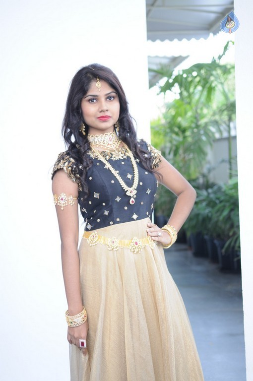 Aanya New Photos - 9 / 20 photos