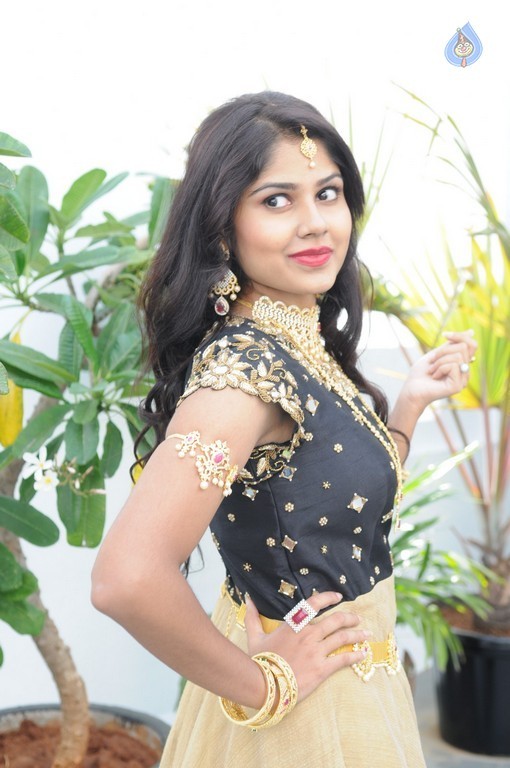 Aanya New Photos - 14 / 20 photos