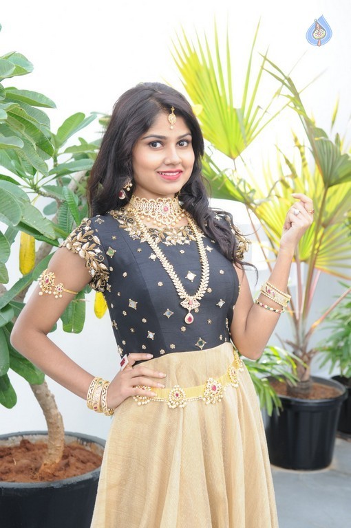 Aanya New Photos - 15 / 20 photos