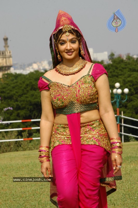 Aarthi Agarwal New Stills - 8 / 65 photos