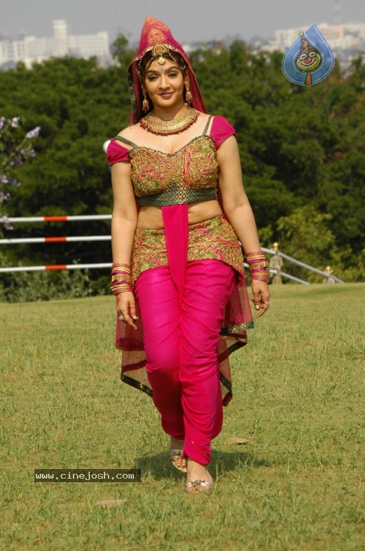 Aarthi Agarwal New Stills - 17 / 65 photos