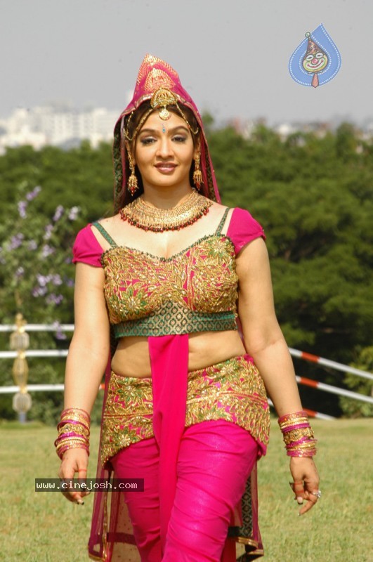 Aarthi Agarwal New Stills - 18 / 65 photos