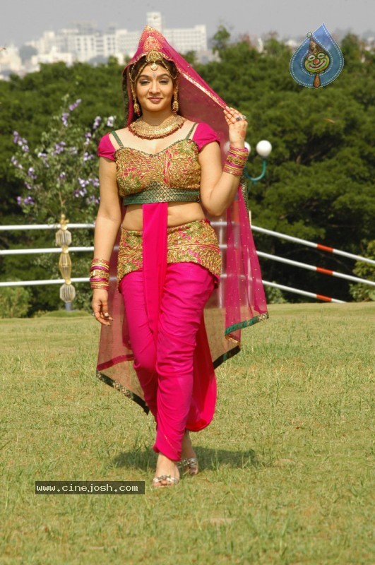 Aarthi Agarwal New Stills - 25 / 65 photos