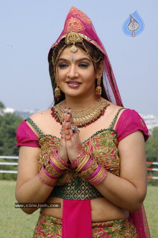 Aarthi Agarwal New Stills - 36 / 65 photos