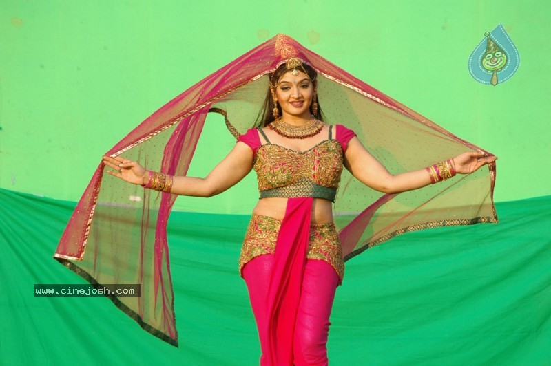 Aarthi Agarwal New Stills - 61 / 65 photos