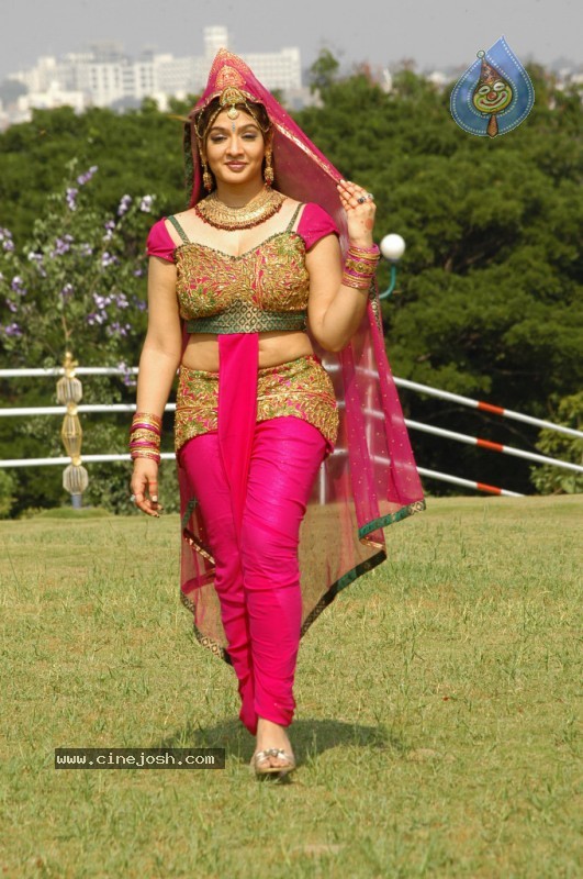 Aarthi Agarwal New Stills - 64 / 65 photos