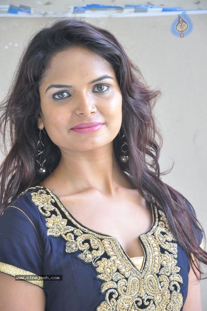 Aasha Stills - 7 / 57 photos