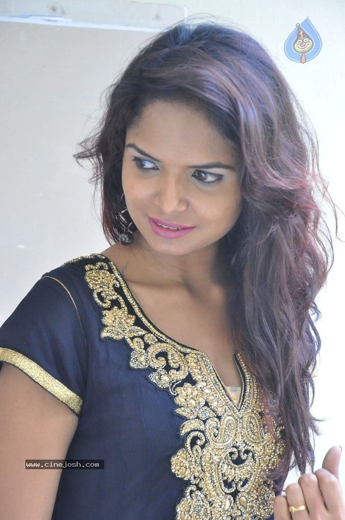 Aasha Stills - 10 / 57 photos