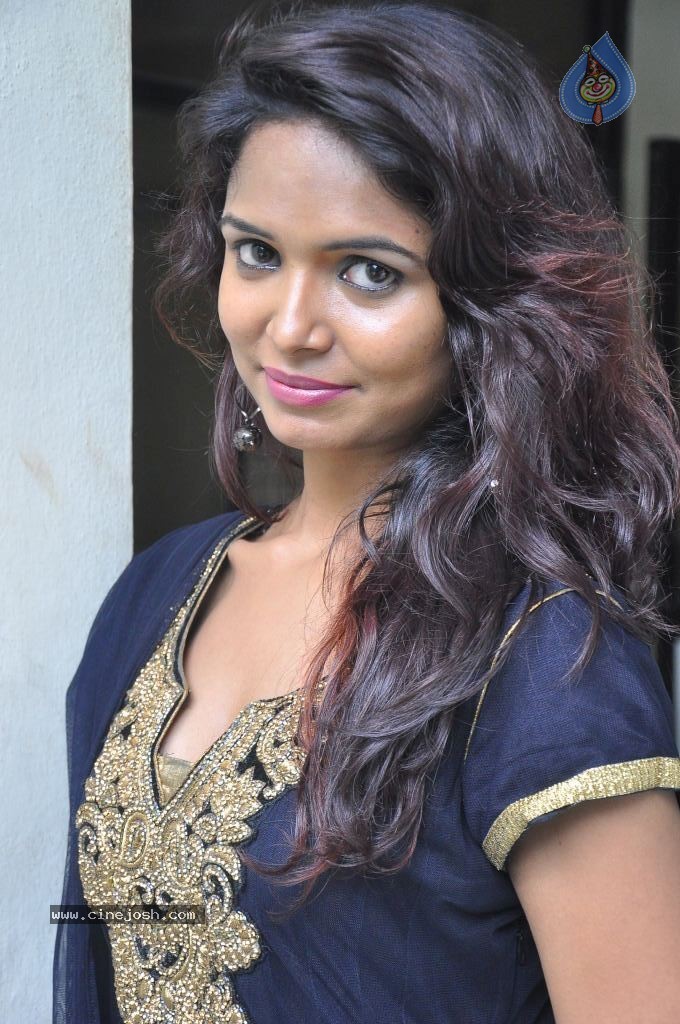 Aasha Stills - 12 / 57 photos