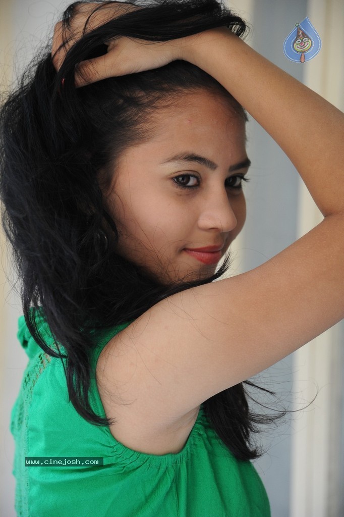 Aasha Hot Stills - 23 / 62 photos