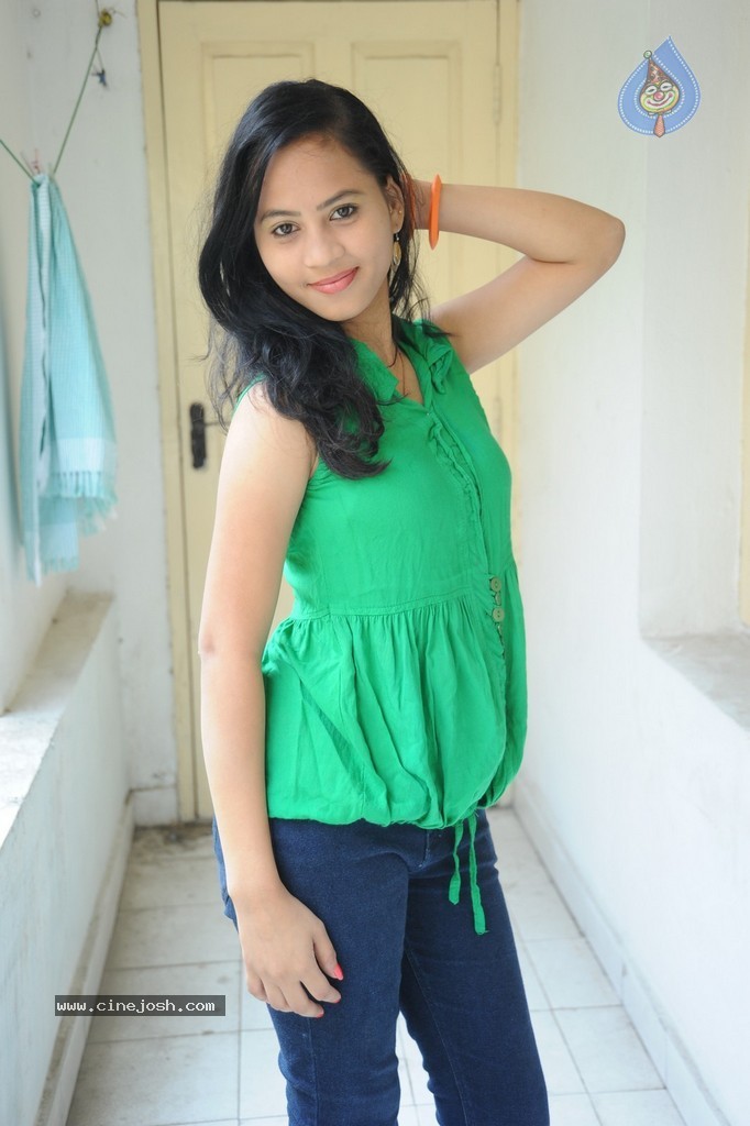 Aasha Hot Stills - 62 / 62 photos