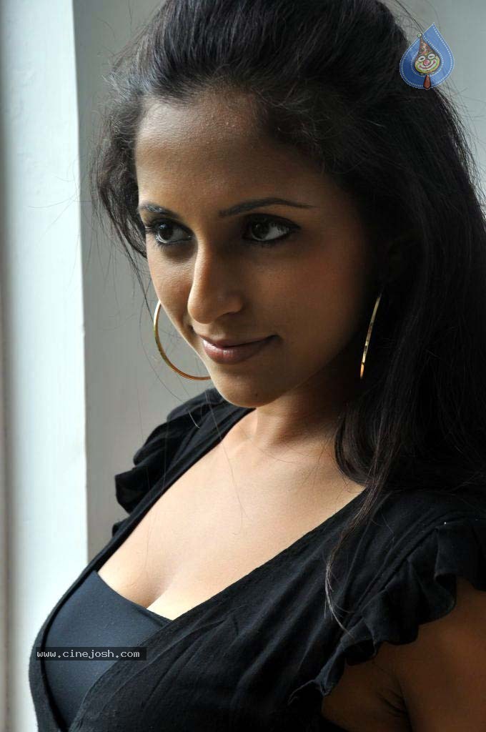 Aasheeka Hot Stills - 21 / 72 photos