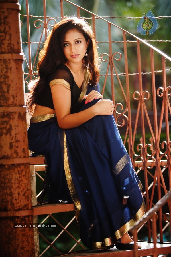 Aasheeka New Stills - 1 / 19 photos