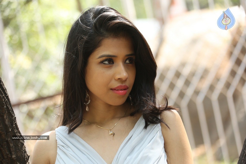 Abanthika Stills - 17 / 111 photos