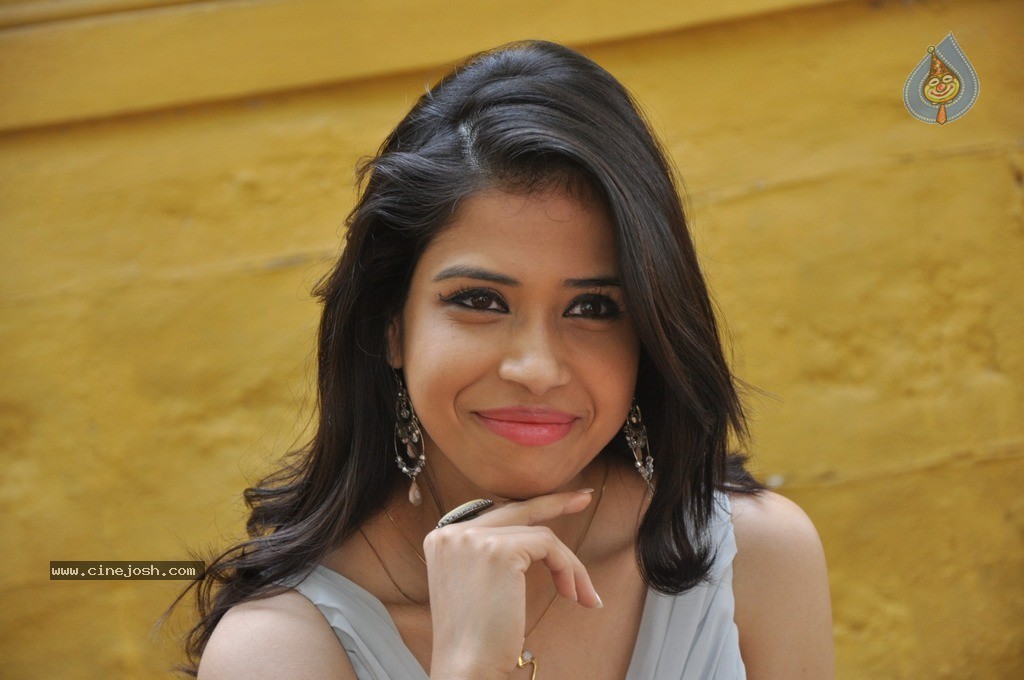 Abanthika Stills - 92 / 111 photos