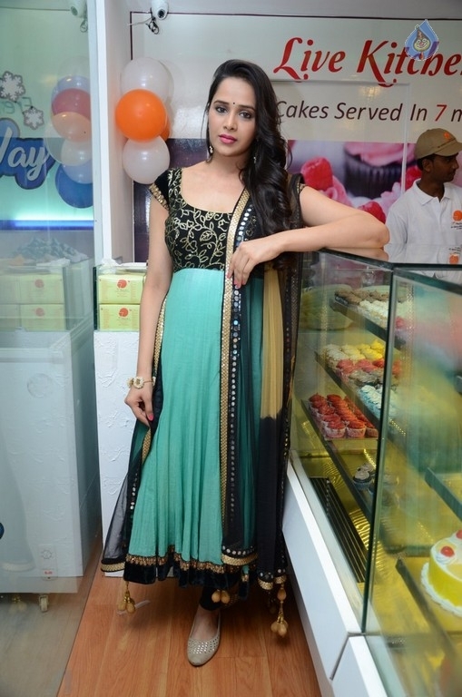 Abha Singhaal Pics - 5 / 19 photos