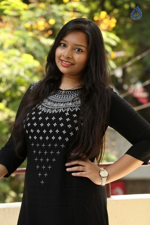 Abhinaya New Gallery - 5 / 27 photos