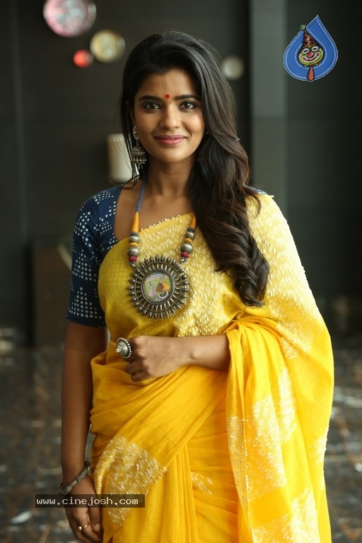 Actress Aishwarya Rajesh Stills - 4 / 14 photos