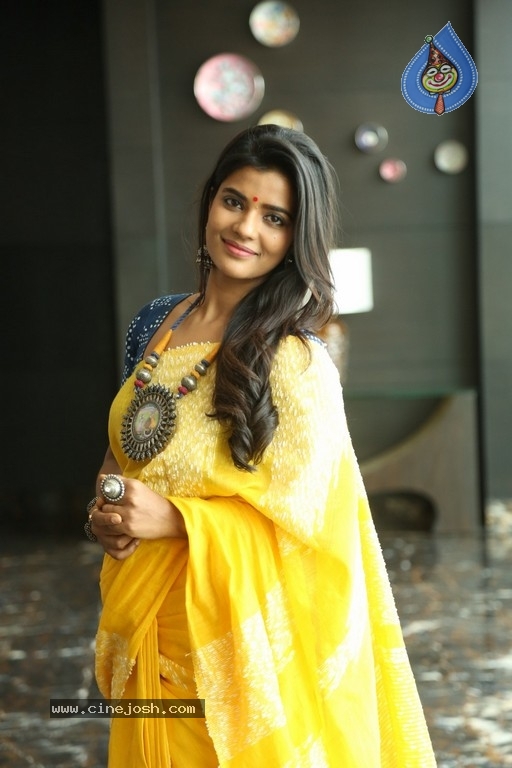 Actress Aishwarya Rajesh Stills - 6 / 14 photos