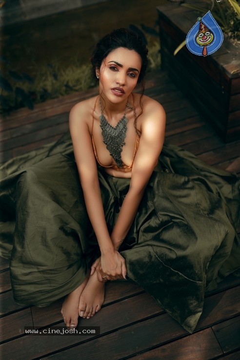 Actress Akshara Gowda Stills - 3 / 5 photos