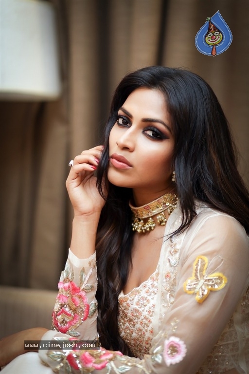 Actress Amala Paul Latest Stills - 2 / 4 photos