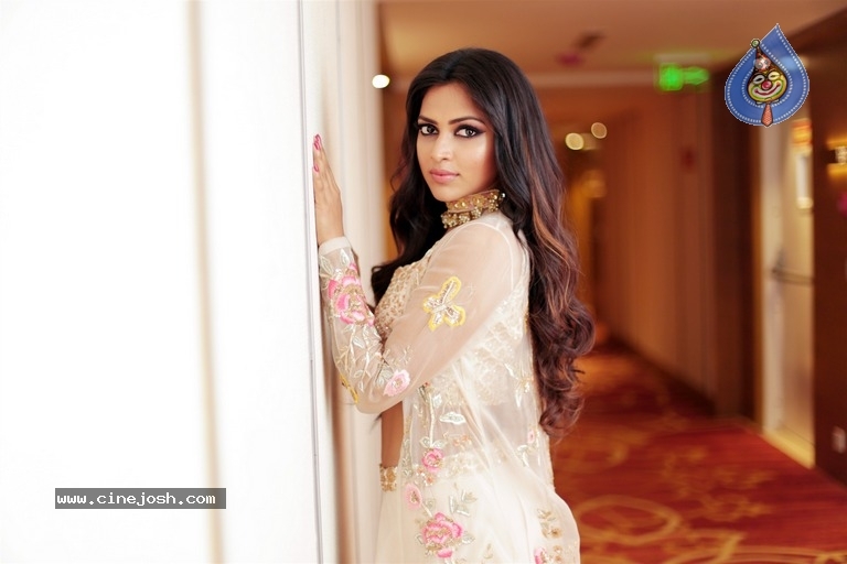 Actress Amala Paul Latest Stills - 4 / 4 photos