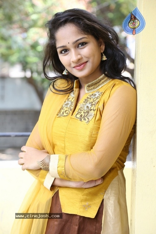 Actress Ambika Photos - 6 / 21 photos