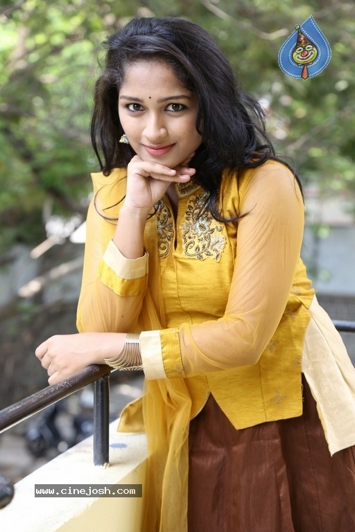 Actress Ambika Photos - 13 / 21 photos