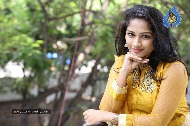 Actress Ambika Photos - 14 / 21 photos