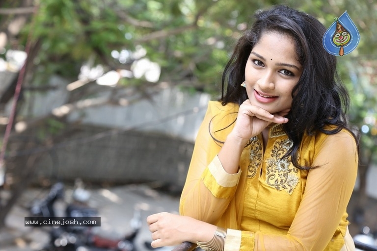 Actress Ambika Photos - 16 / 21 photos