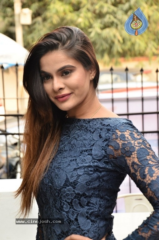 Actress Anitha Raghav Latest Photoshoot - 13 / 27 photos