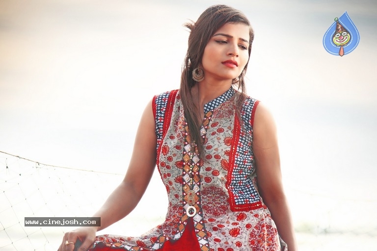 Actress Anju Kriti Photoshoot - 5 / 12 photos