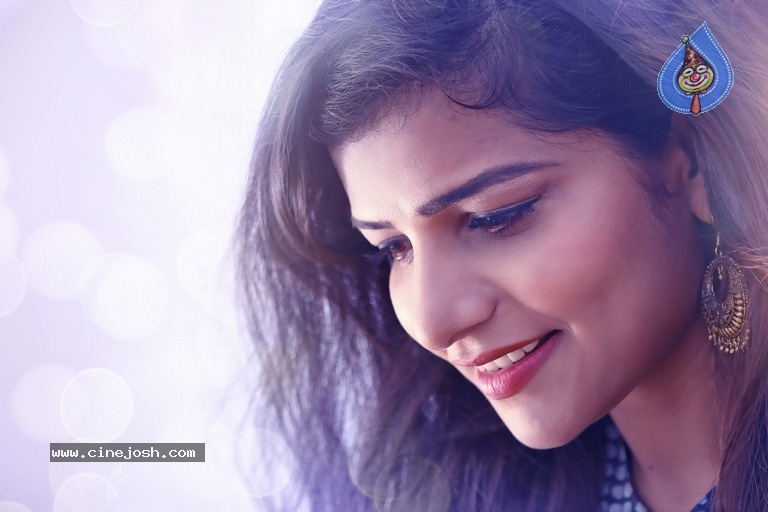 Actress Anju Kriti Photoshoot - 8 / 12 photos