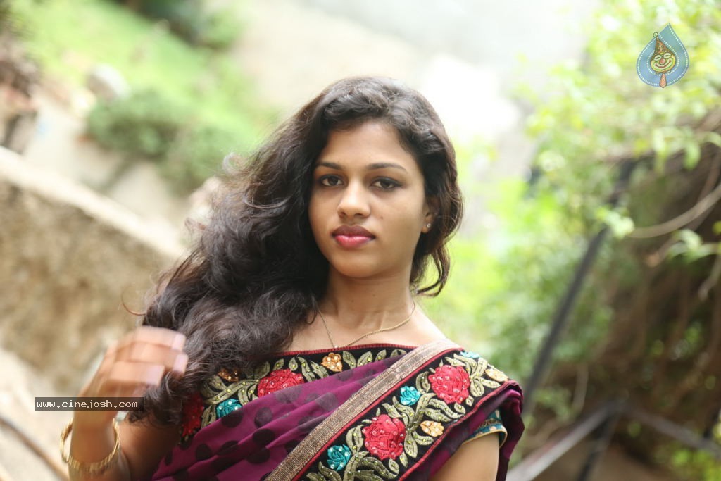 Actress Chaitra Hot Stills - 39 / 152 photos