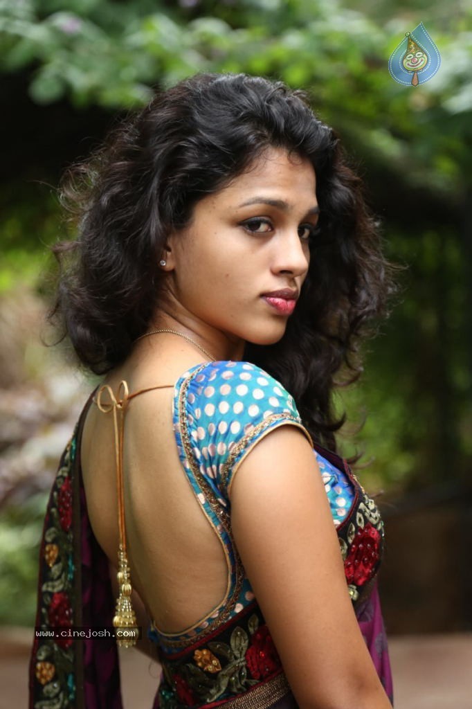 Actress Chaitra Hot Stills - 97 / 152 photos