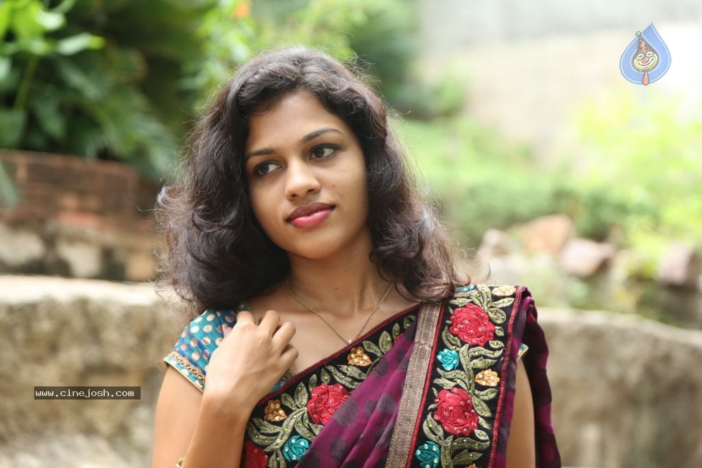 Actress Chaitra Hot Stills - 133 / 152 photos