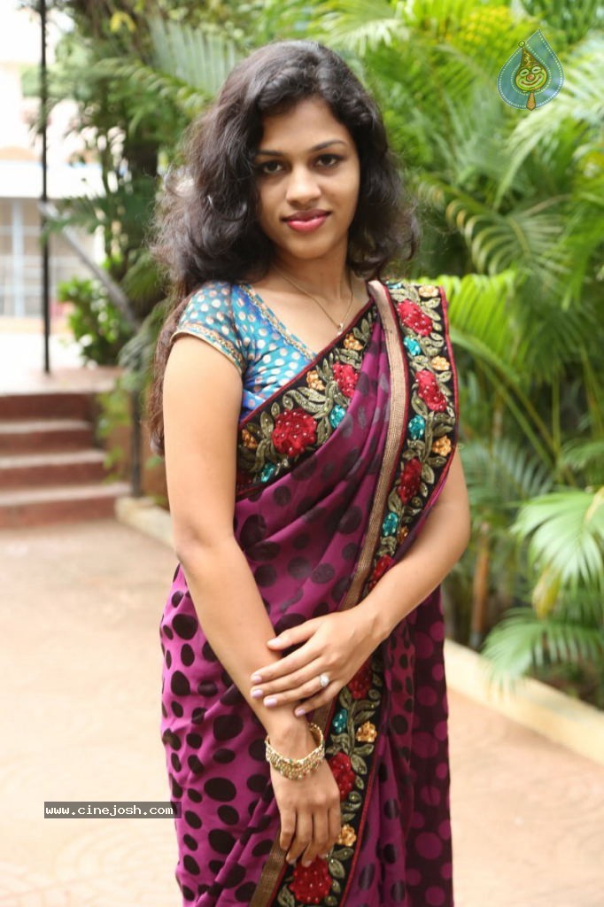 Actress Chaitra Hot Stills - 142 / 152 photos